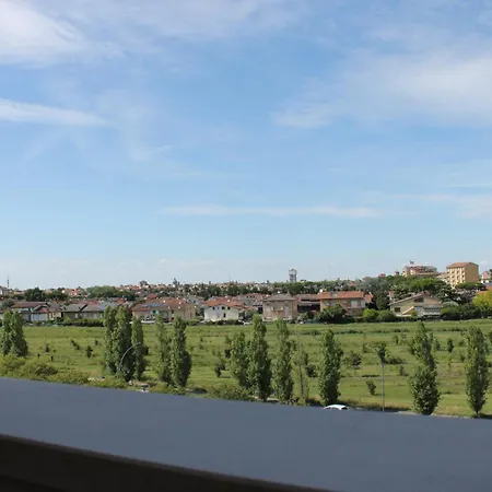 Newton30 - Luminoso Bilocale In Zona Servita * Rawenna