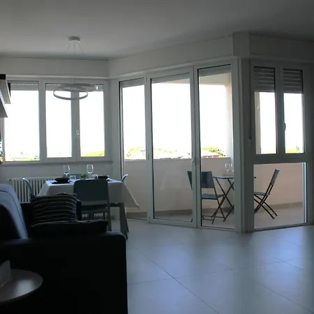 Newton30 - Luminoso Bilocale In Zona Servita Apartamento