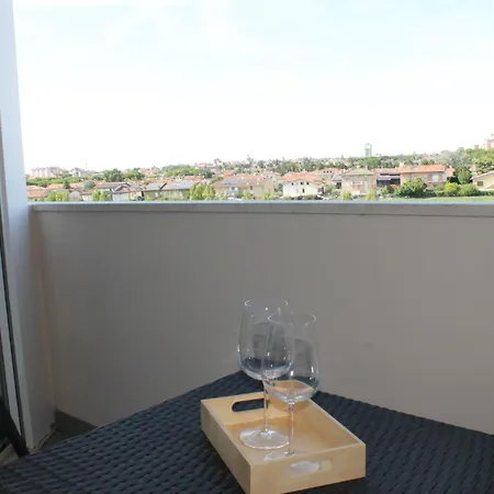 Newton30 - Luminoso Bilocale In Zona Servita Apartamento *